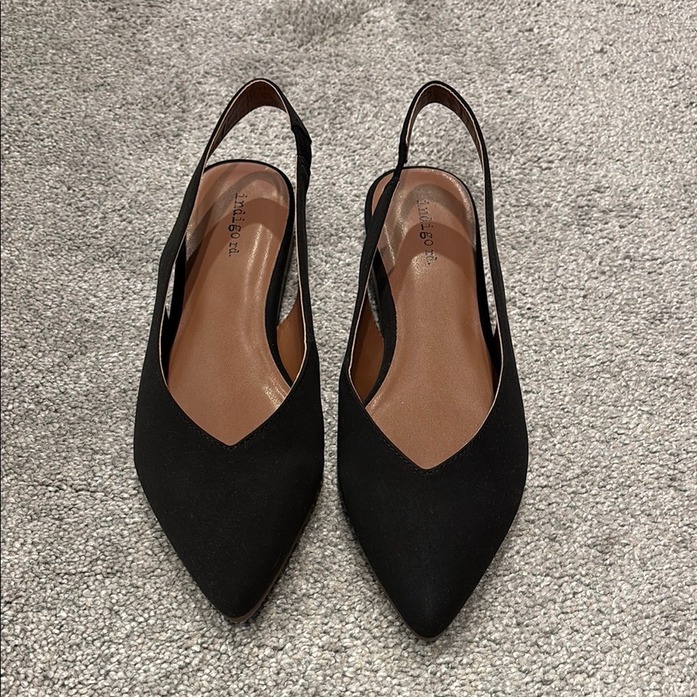 Chic Black Slingback Flats